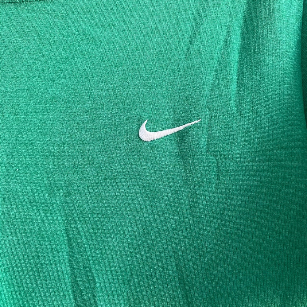 💚 Emerald green Nike athletic shirt 💚 - Picture 3 of 6